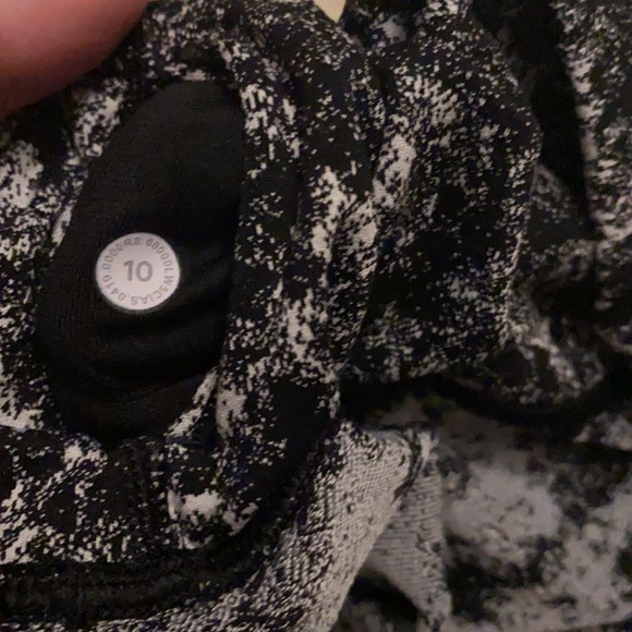 Lululemon leggings 28” luxtreme new - Picture 9 of 9